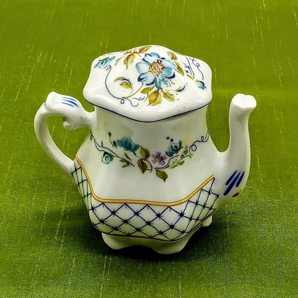 St Martin Porcelaine de Qualite Miniature Decorative Teapot
